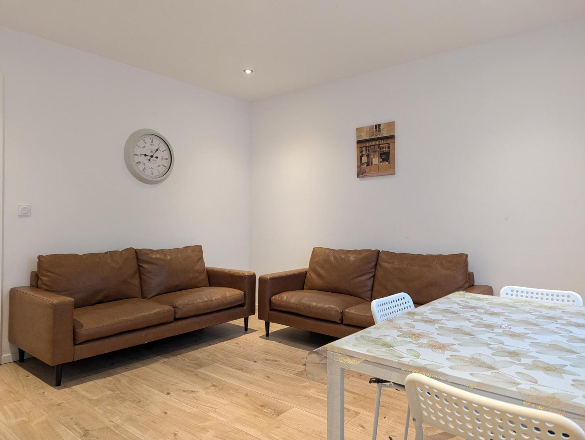 Le Vauban - 2 Chambres, Salon, Cuisine Equipee, Parking Et Wifi Gratuit Apartment